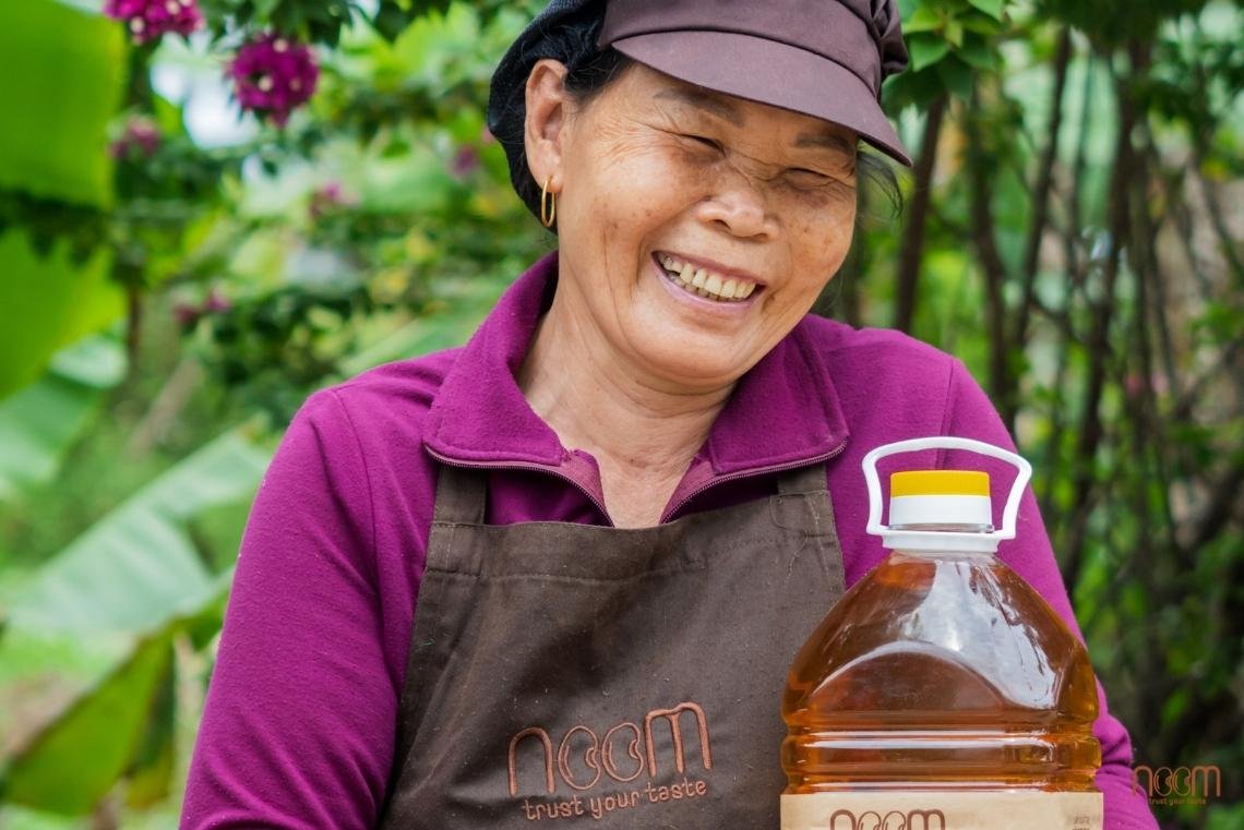 Quality Standards Set for Sustainable Agricultural Practices and Production at Noom Food 10 The farmers and workers are local residents living very close to the factory and farm, free, friendly, sociable and ready to help each other.