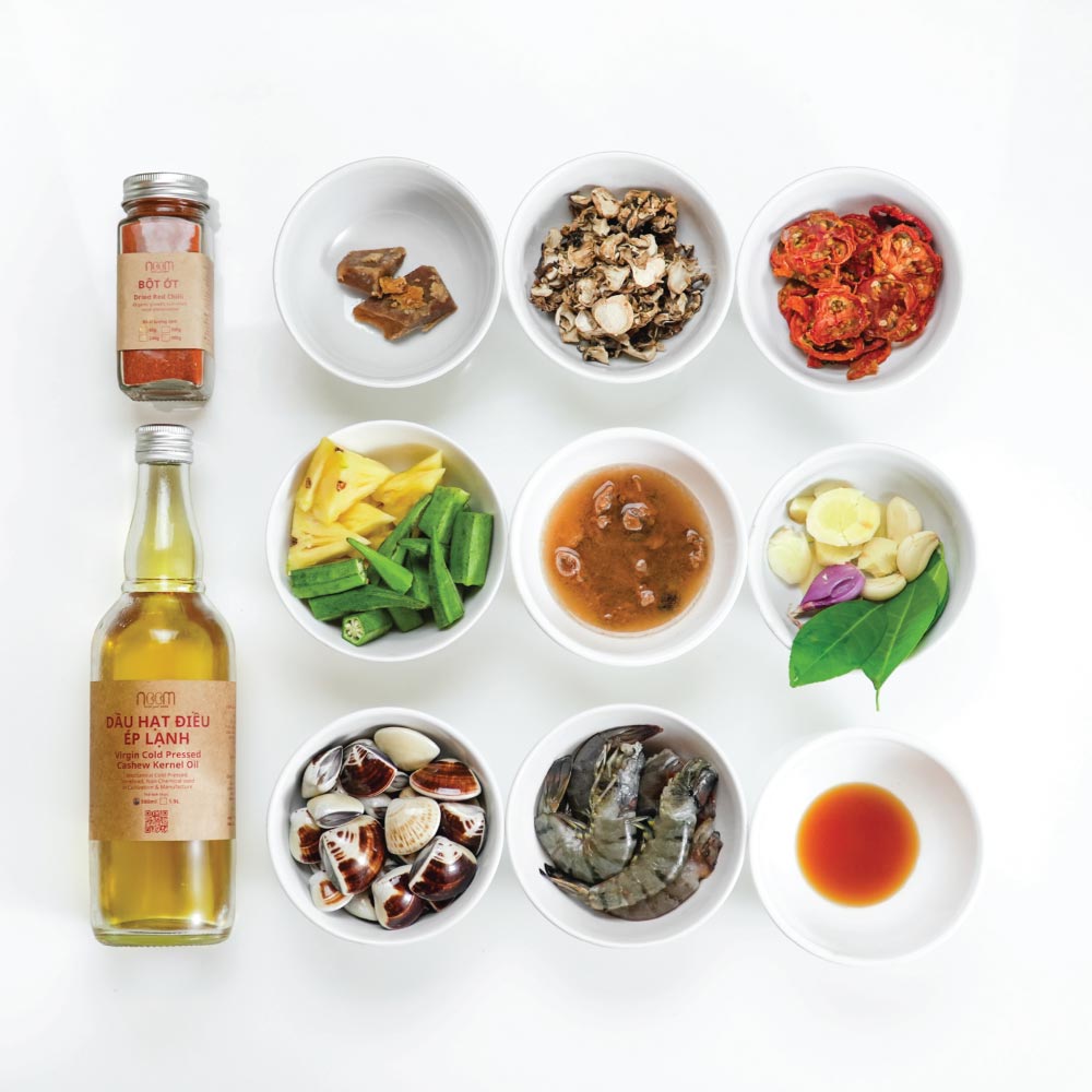 Công Thức Nấu Canh Tom Yum Ngọt Vị Umami Từ Nấm Rơm Và Cà Chua Sấy Khô, Vắng Vóng MSG Công Nghiệp 1 noom canh tomyum 290525 2